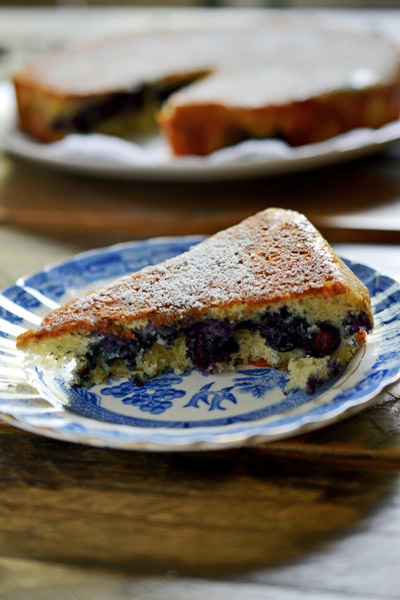 BLUEBERRY GREEK YOGURT CAKE – AMBS LOVES FOOD