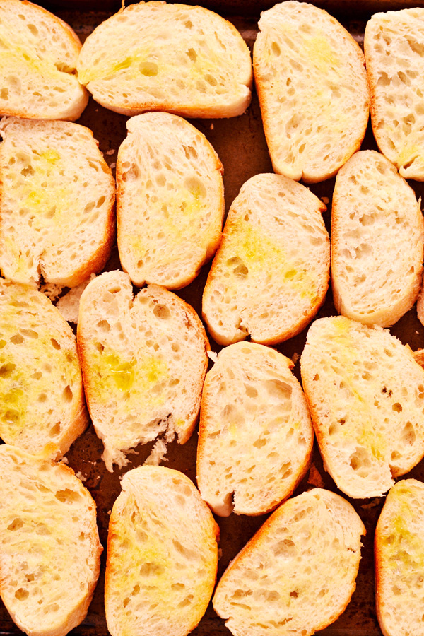 BRIE-APPLE-WALNUT-HONEY-DRIZZLED-CROSTINI-1