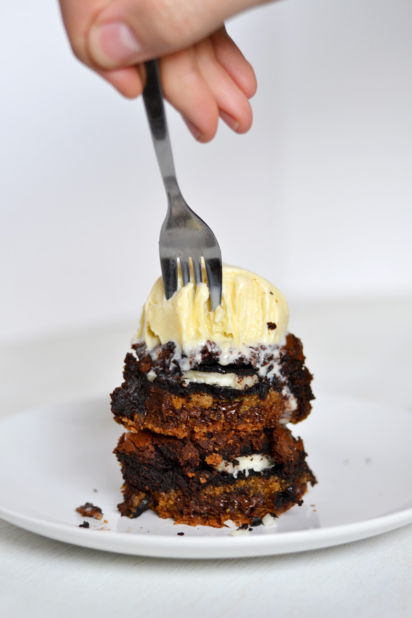 ULT-CHOC-CHIP-OREO-BROWNIES-11