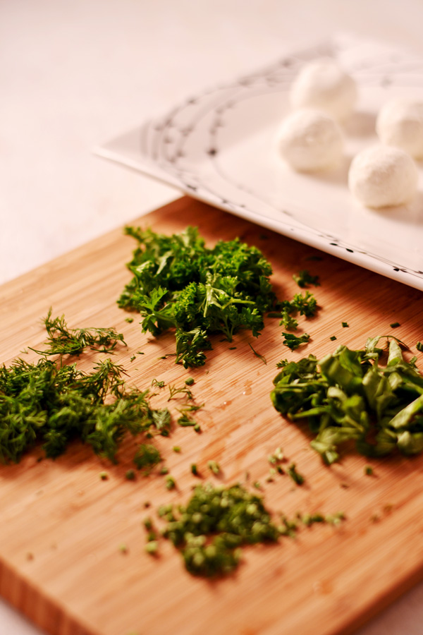 MARINATED-GOATS-CHEESE-BALLS-1