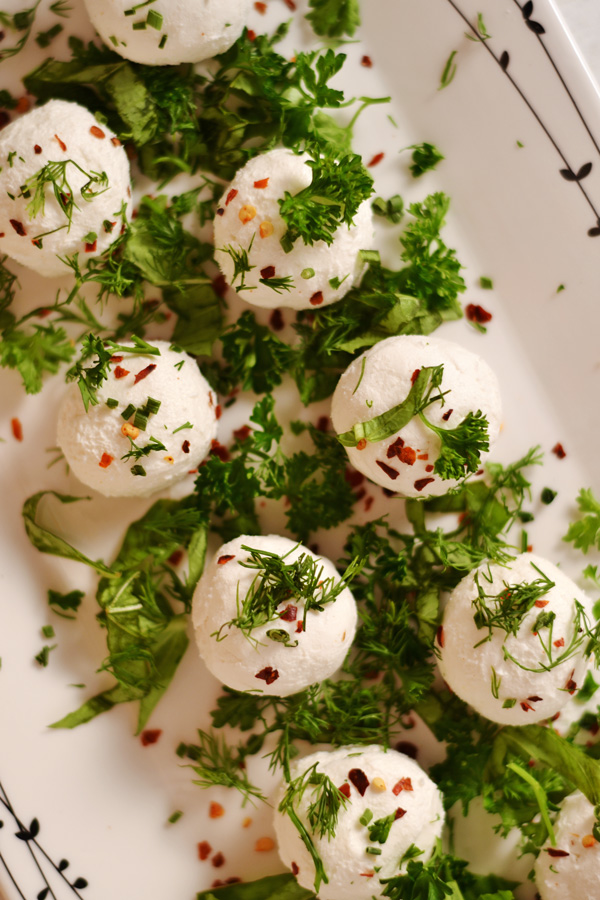 MARINATED-GOATS-CHEESE-BALLS-2