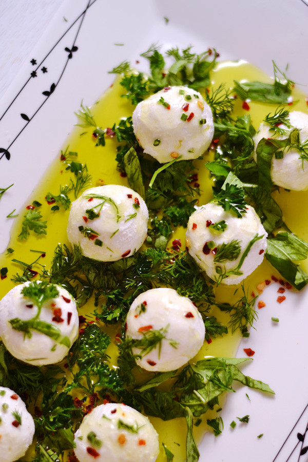 MARINATED-GOATS-CHEESE-BALLS-4