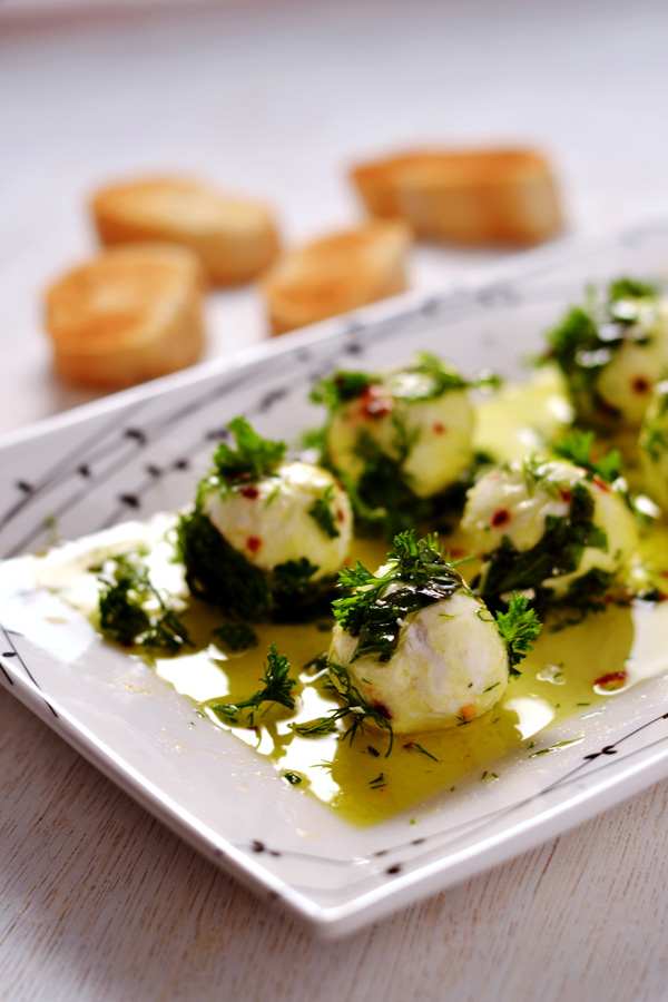 MARINATED-GOATS-CHEESE-BALLS-8