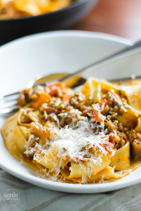 SPICY SAUSAGE PAPPARDELLE – AMBS LOVES FOOD