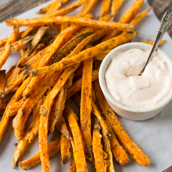 CRISPY BAKED SWEET POTATO FRIES
